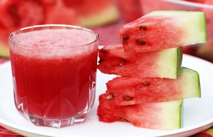 Watermelon juice with sliced fruit